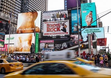 Sự trỗi dậy của pano billboard truyền thống trong thời đại tiếp thị số